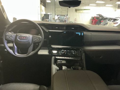Used 2024 GMC Sierra 1500 AT4 w/ Technology Package AWD/4WD image 18