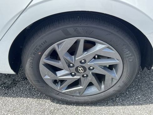Used 2026 Hyundai Elantra Hybrid FWD image 19
