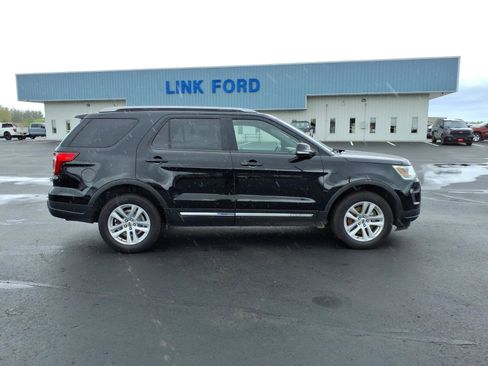 Used 2018 Ford Explorer XLT w/ Equipment Group 202A AWD/4WD image 7