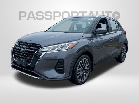 Used 2024 Nissan Kicks SV image 2