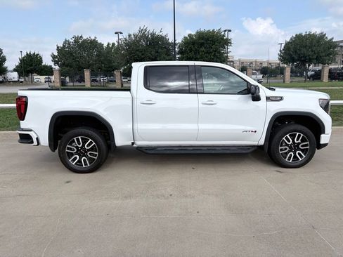 Used 2024 GMC Sierra 1500 AT4 w/ Technology Package AWD/4WD image 3