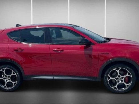 Used 2024 Alfa Romeo Tonale Veloce w/ Premium Interior Package AWD/4WD image 3