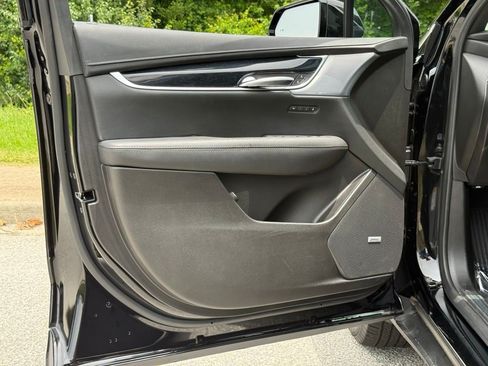 Certified 2025 Cadillac XT5 Premium Luxury w/ LPO, Floor Liner Package AWD/4WD image 21