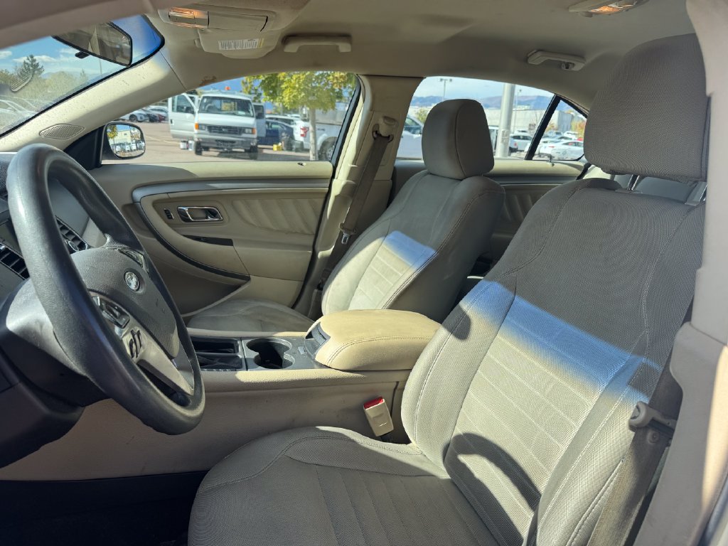 Used 2014 Ford Taurus SE FWD image 8