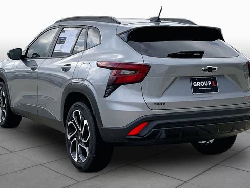 Used 2025 Chevrolet Trax RS w/ Sunroof Package FWD image 12