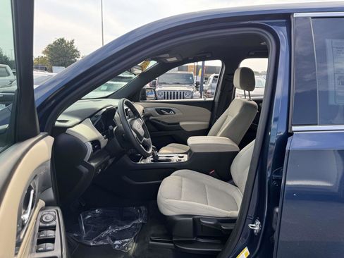 Used 2022 Chevrolet Traverse LS image 19