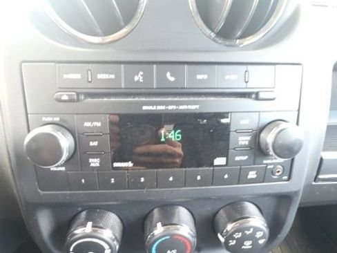 Used 2015 Jeep Patriot Latitude AWD/4WD image 17