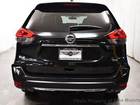 Used 2017 Nissan Rogue SV image 16