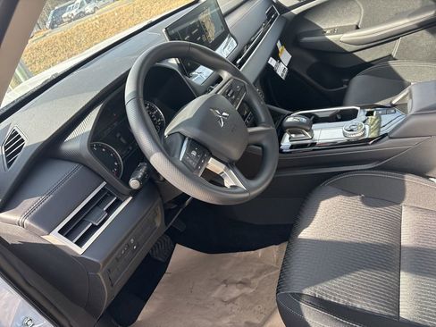 New 2026 Mitsubishi Outlander ES image 5