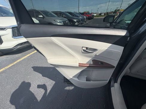 Used 2011 Toyota Venza w/ Comfort Pkg image 17