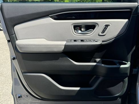 Used 2025 Honda Pilot EX-L image 13