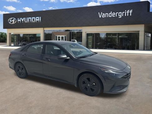 Used 2023 Hyundai Elantra SEL FWD image 2