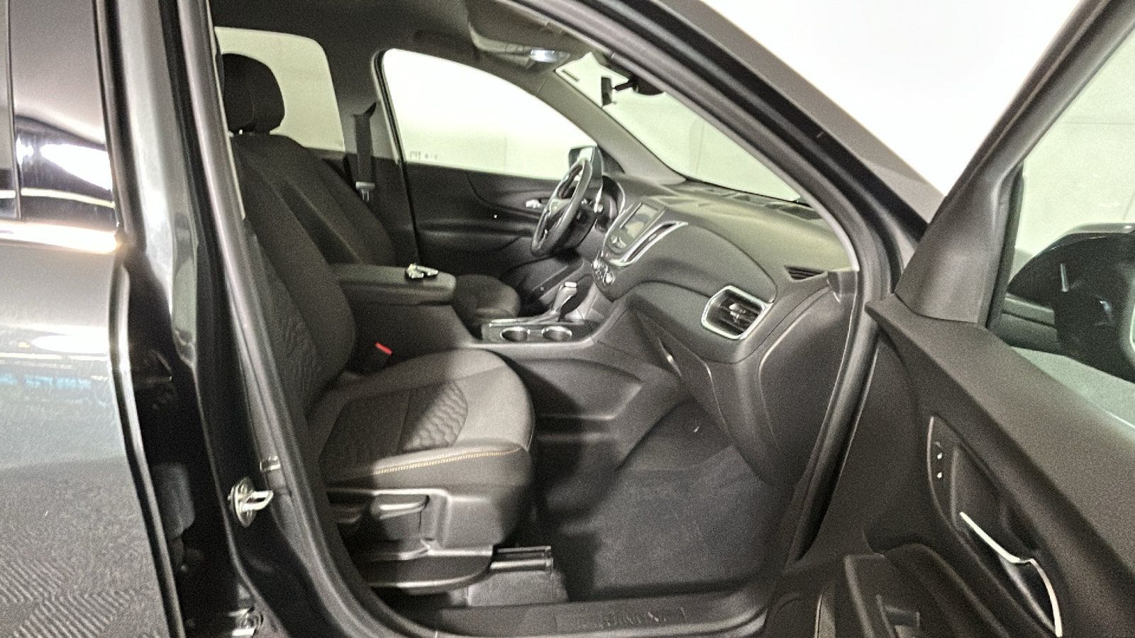 Used 2020 Chevrolet Equinox LT FWD image 35