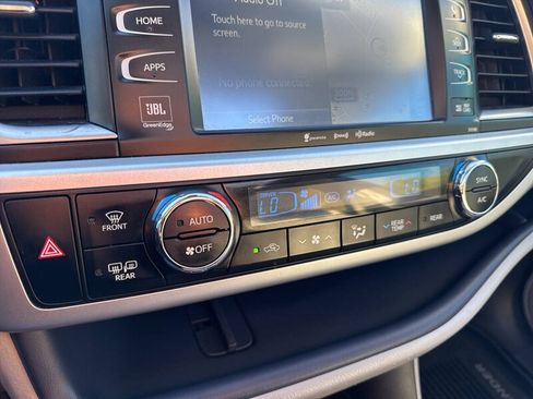 Used 2017 Toyota Highlander Limited AWD/4WD image 30