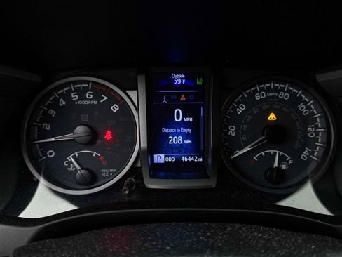 Used 2020 Toyota Tacoma TRD Sport image 29