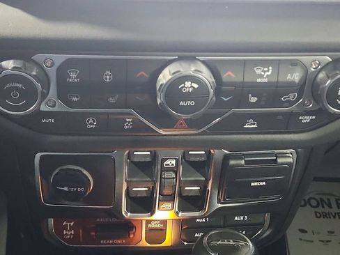 New 2026 Jeep Gladiator Mojave w/ Steel Bumper Group AWD/4WD image 22