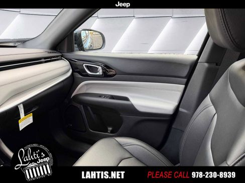New 2025 Jeep Compass Limited w/ Sun & Sound Group image 14