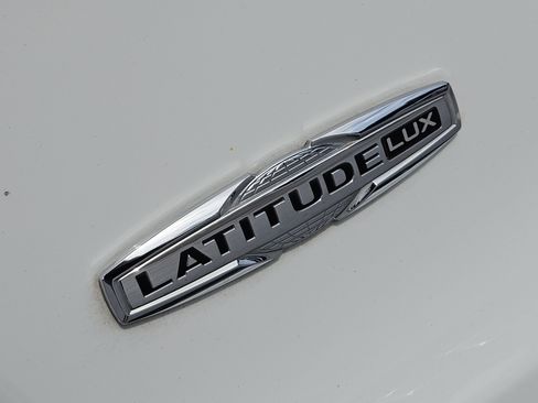 Used 2021 Jeep Cherokee Latitude Lux image 14