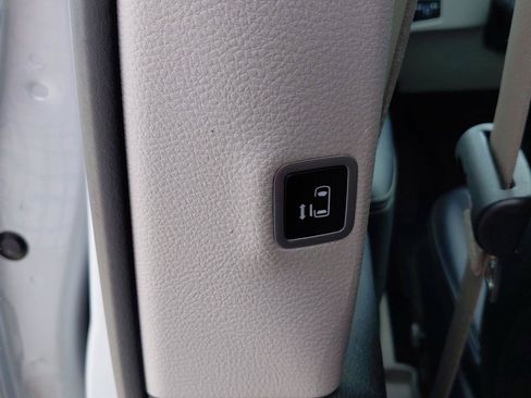 Used 2024 Chrysler Pacifica Touring-L FWD image 40