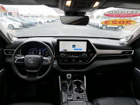 Used 2023 Toyota Highlander Limited image 21