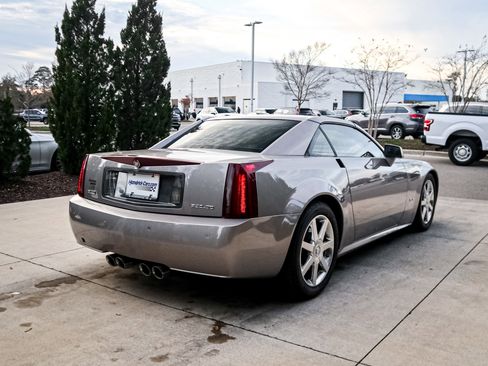Used 2005 Cadillac XLR image 10