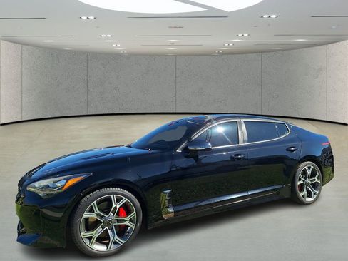Used 2019 Kia Stinger GT2 image 1