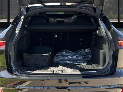 Used 2025 Jaguar F-PACE R-Dynamic S image 18