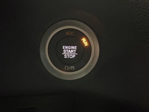 Used 2024 Chrysler Pacifica Touring image 22