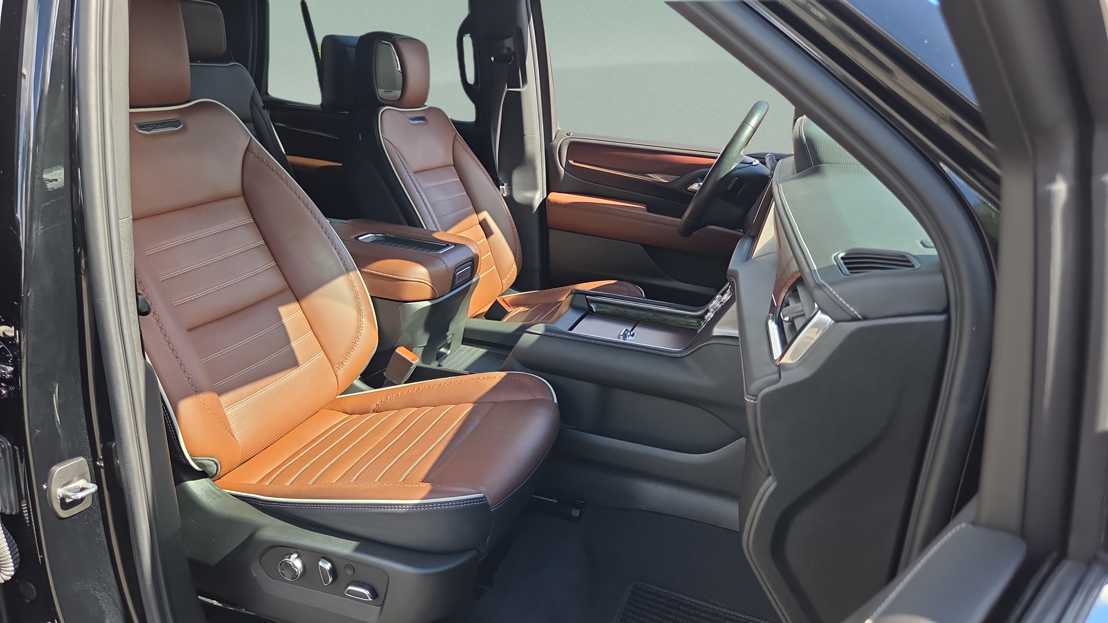 Certified 2023 GMC Yukon Denali Ultimate AWD/4WD image 16