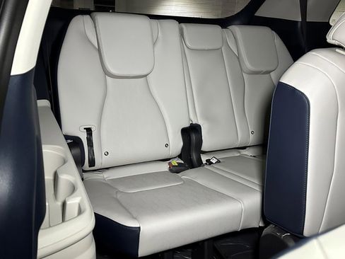 New 2025 Kia Carnival SX image 16