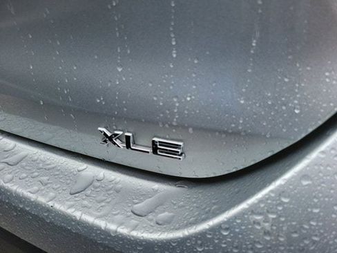 Used 2025 Toyota Highlander XLE image 6