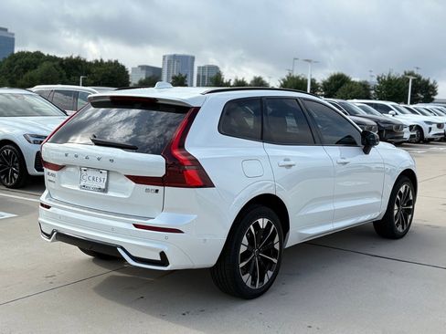 New 2026 Volvo XC60 B5 Plus w/ Protection Package Premier image 4