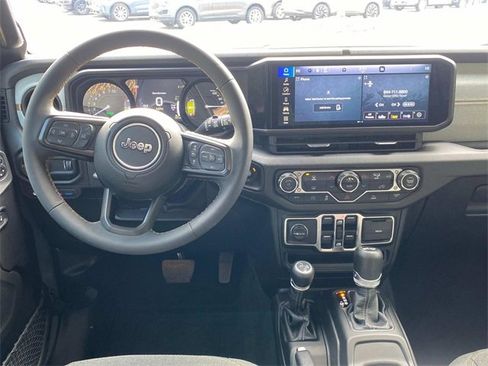 Used 2024 Jeep Wrangler Unlimited image 8