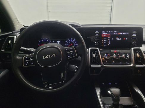 Used 2022 Kia Sorento LX FWD image 22