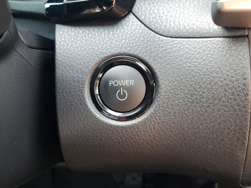 Used 2025 Toyota Camry SE image 18