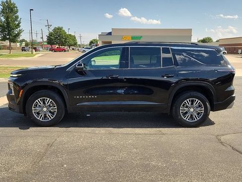 Used 2025 Chevrolet Traverse LT w/ Driver Confidence Package FWD image 2