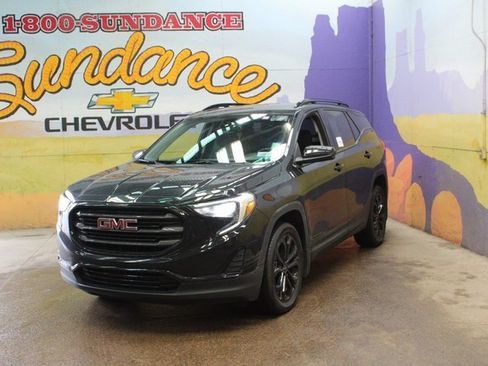 Used 2021 GMC Terrain SLE image 2