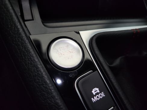 Used 2019 Volkswagen Golf 4-Door FWD image 25