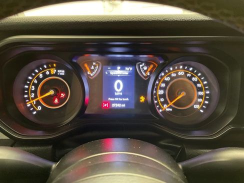 Certified 2024 Jeep Gladiator Sport AWD/4WD image 14