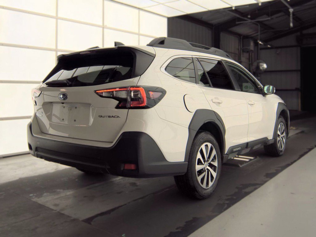 Used 2025 Subaru Outback Premium AWD/4WD image 4