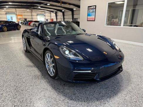 Used 2018 Porsche 718 Boxster RWD image 13