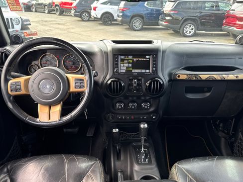 Used 2014 Jeep Wrangler Unlimited Sahara image 8