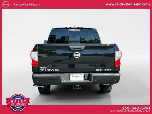 Used 2024 Nissan Titan SV w/ SV Convenience Package image 5
