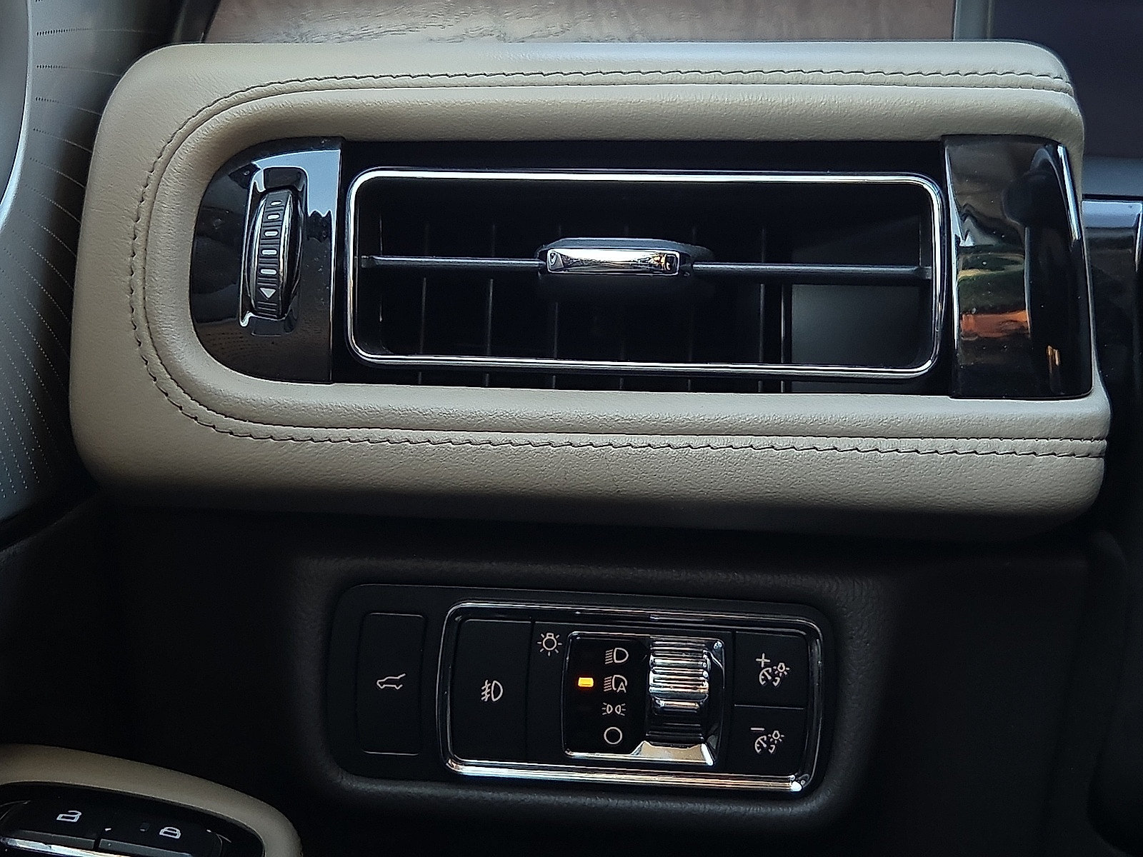 Used 2021 Lincoln Aviator Reserve w/ Equipment Group 202A AWD/4WD image 18