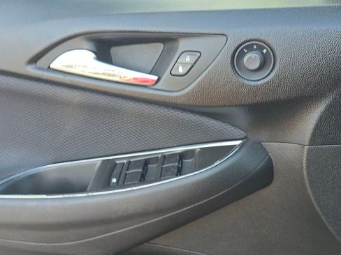 Used 2018 Chevrolet Cruze LS image 25