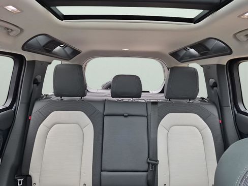 Used 2024 Land Rover Defender 110 X-Dynamic SE image 41