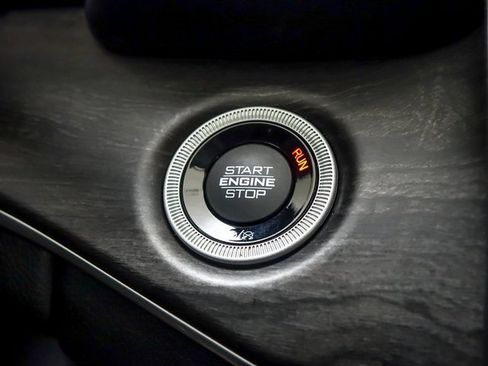 Used 2022 Jeep Grand Cherokee Limited image 17