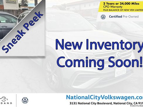 Used 2023 Volkswagen Tiguan SE image 1