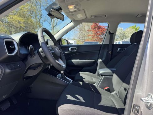 Used 2024 Hyundai Venue SE FWD image 12