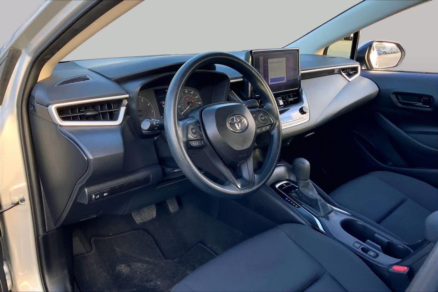 Used 2025 Toyota Corolla LE FWD image 17